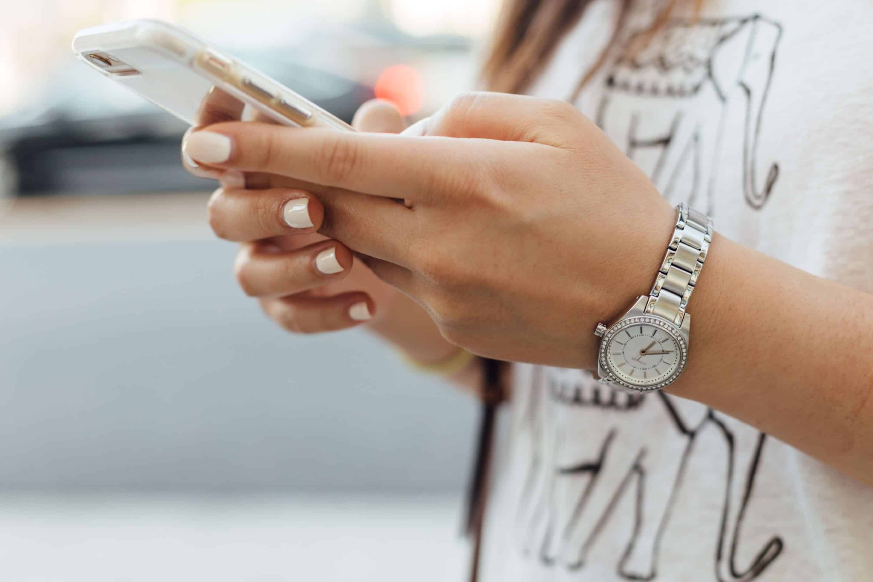 Searching online on a mobile phone